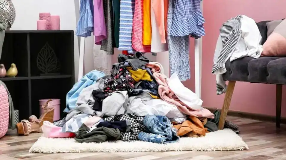 método de Marie Kondo útil para doblar un montón de ropa