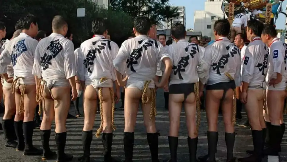 Sous vêtement japonais kuroneko fundoshi qui ressemble aussi à un string gay