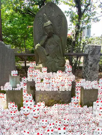 gotokuji temple maneki neko